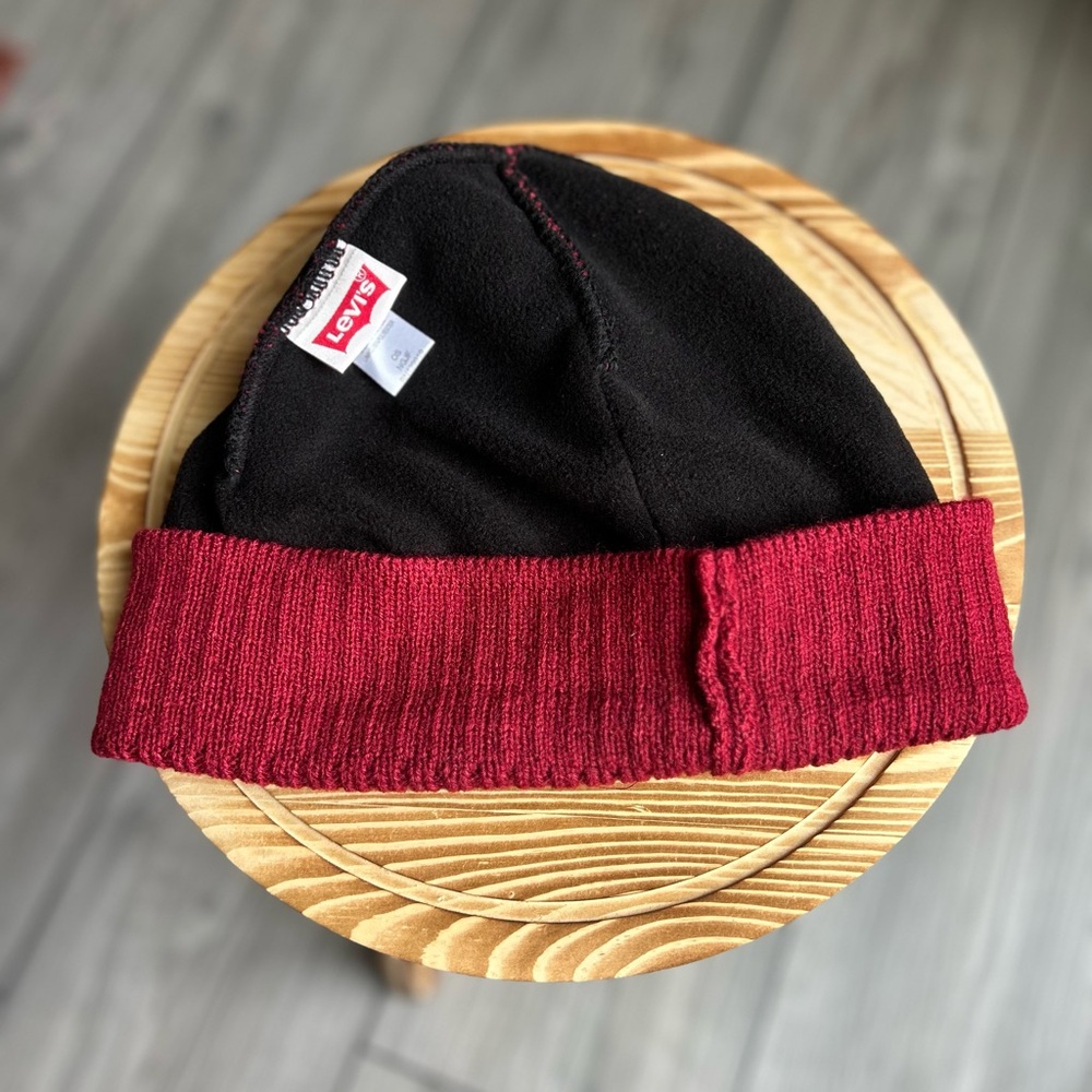 Levi’s Red Knit Beanie | Fleece-Lined | Unisex Winter Hat - Picture 5 of 6